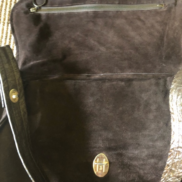 Gorgeous Vintage Suede Leather Messenger Style Bag in Brown - Picture 9 of 13